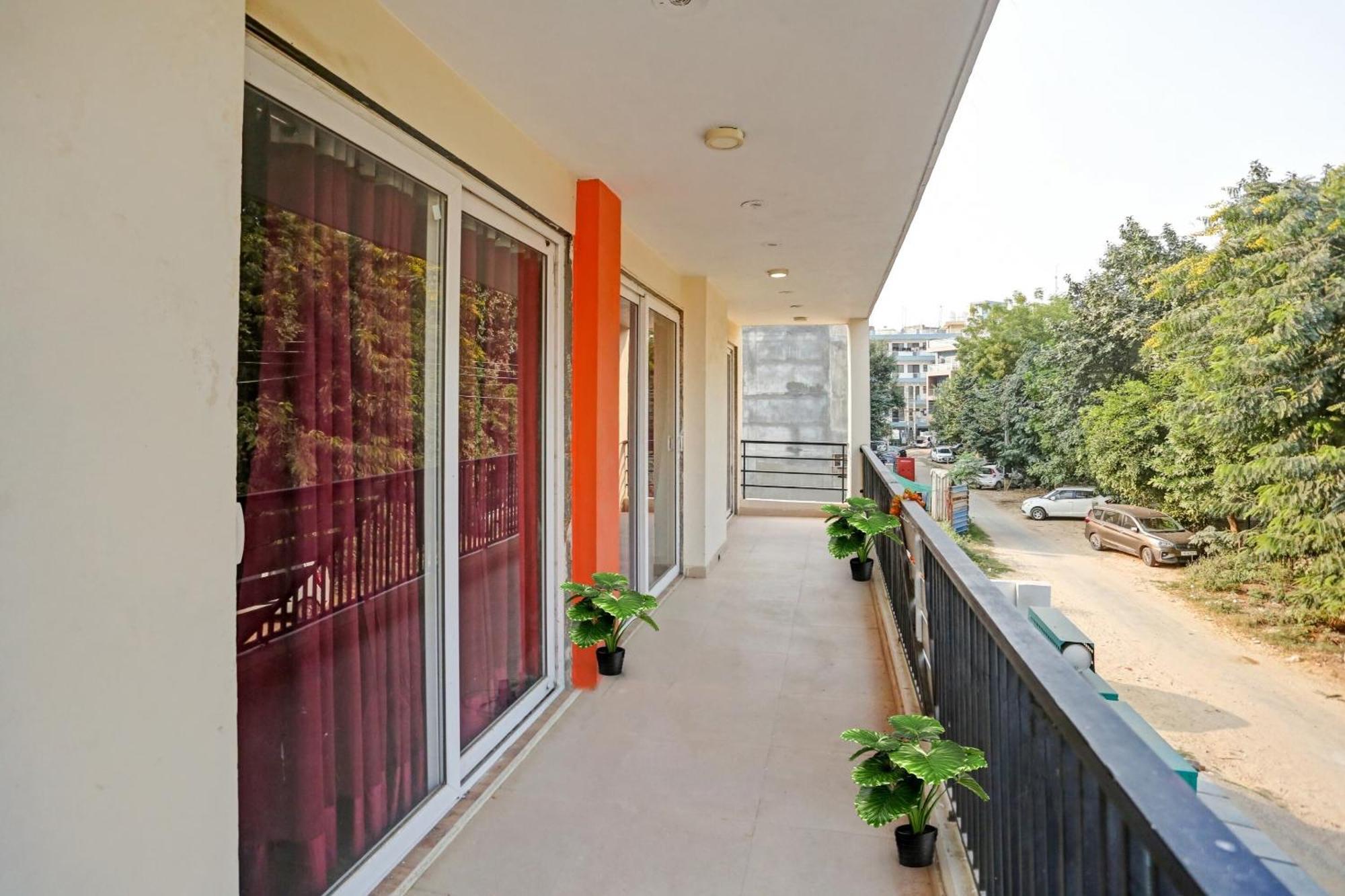 Hotel O The Grand Palm Gurgaon Exterior foto