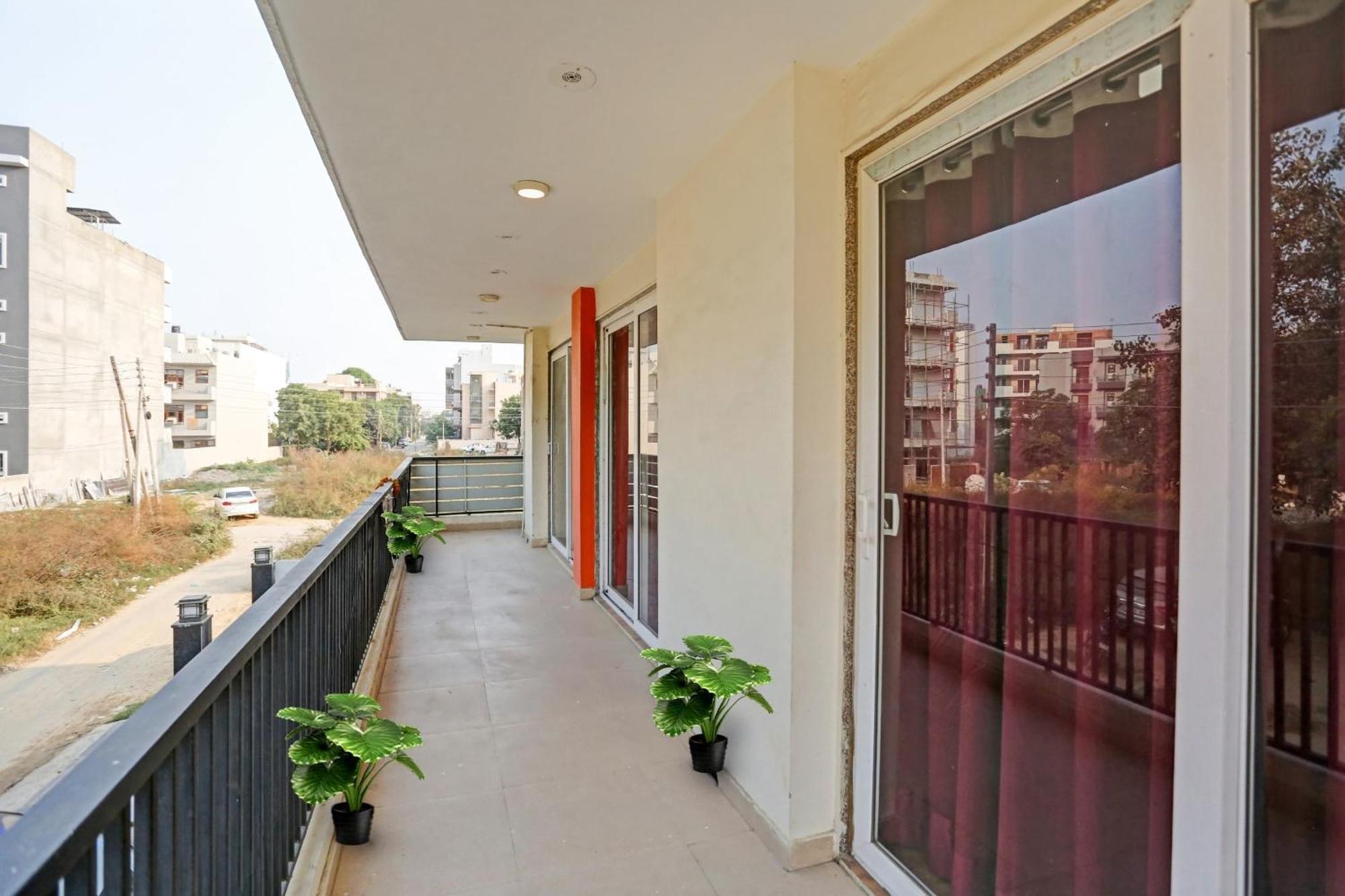 Hotel O The Grand Palm Gurgaon Exterior foto